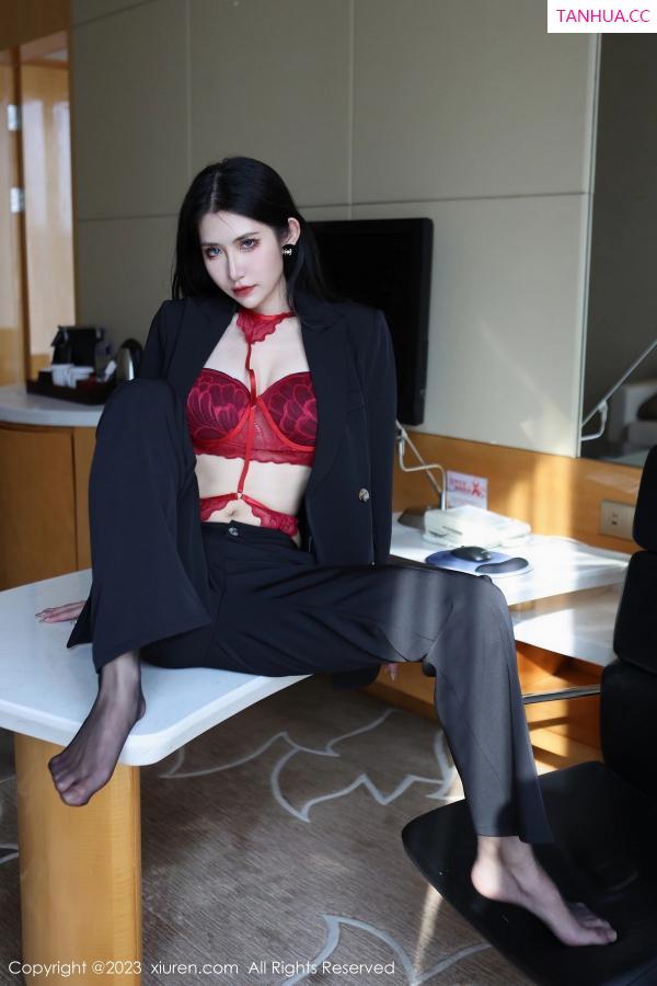 林依娜  [XiuRen]高清写真图 2023.03.13 No.6402 依娜Yina 美腿新人第38张图片